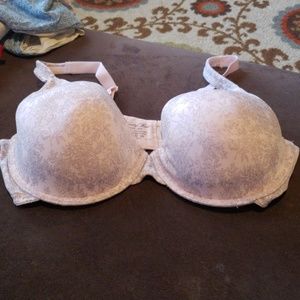 Molded cup bra